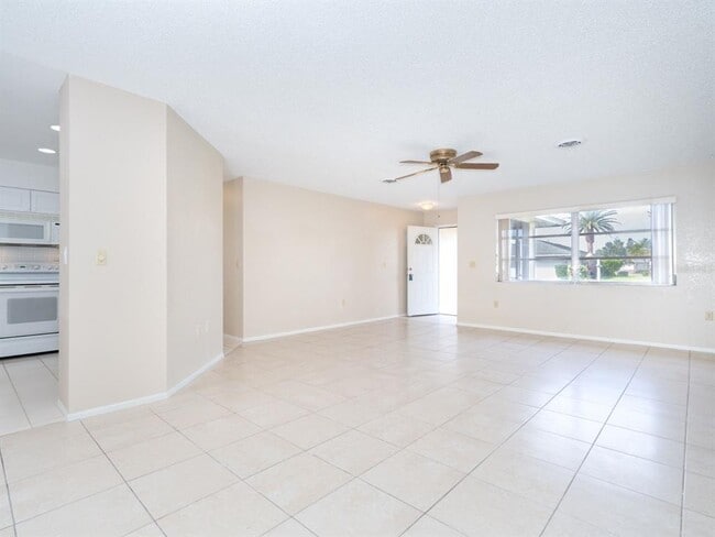 Building Photo - 1609 E Cypress Point Dr