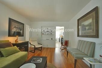 Muchas ventanas - 1352 Ocean Park Blvd