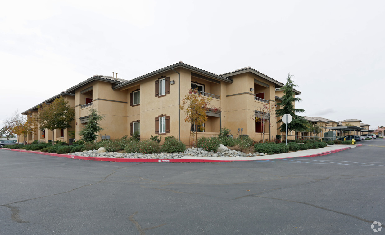 Foto del edificio - The Village at Hesperia Senior Apartments