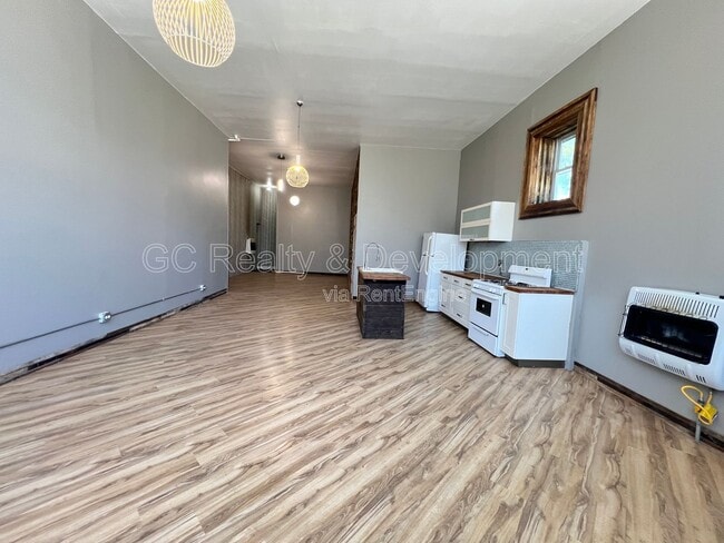 Building Photo - 3336 S Lituanica Ave