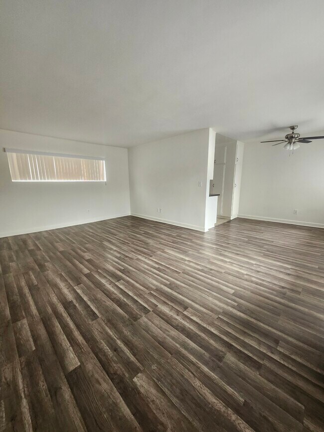 Sala de estar - 6551 De Soto Ave