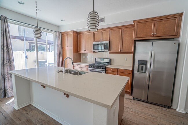 Building Photo - Santa Clarita 3-Bedroom River Village Home...