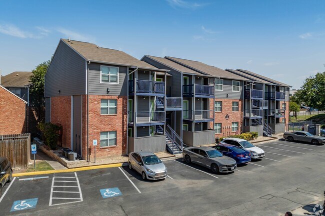 Foto del edificio - Oaks of Northgate Apartment Homes