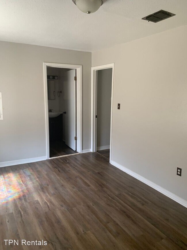 Building Photo - 2 br, 2 bath House - 160 1/2 Robinson Pl