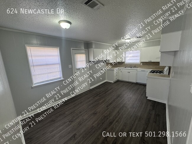 Building Photo - 624 Newcastle Dr