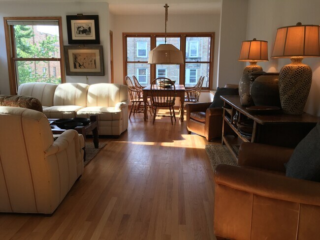 Foto del edificio - 839 W Ainslie St