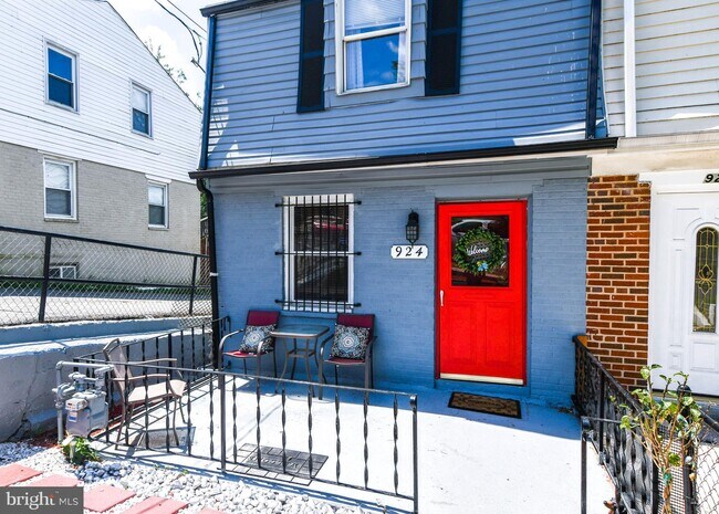 Building Photo - 924 52nd St NE