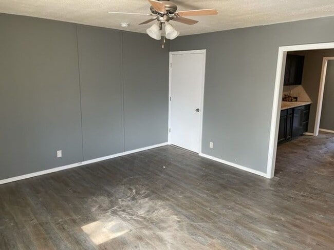 Building Photo - Newly Renovated 3 Bedroom 1 Bath House wit...