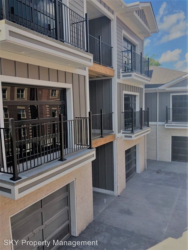 Building Photo - 4 br, 4 bath Apartment - 1271 Kentucky Street