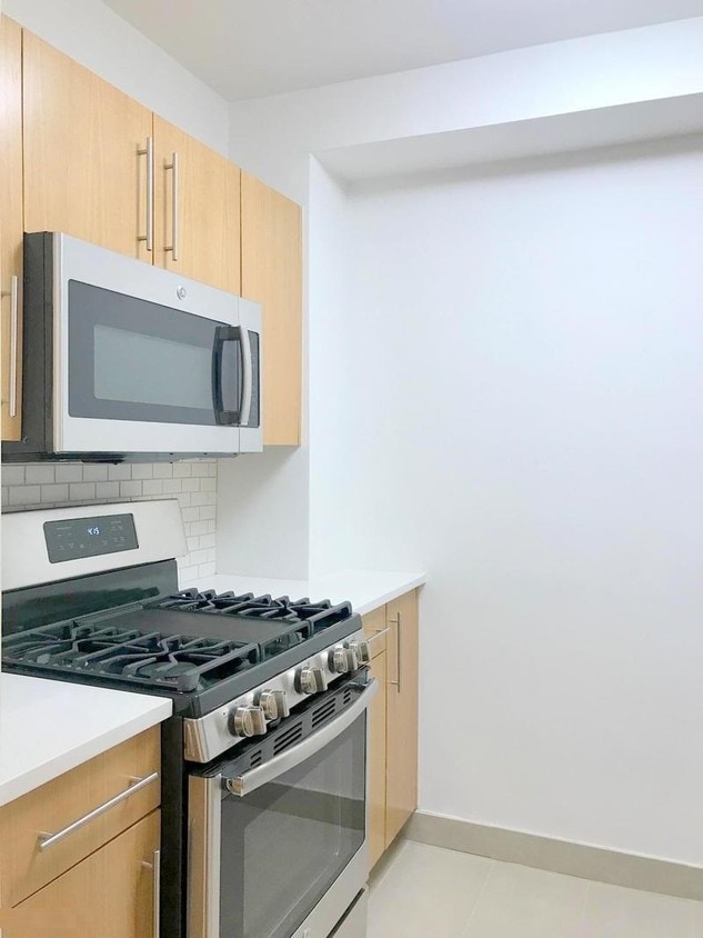 Primary Photo - 225 E 70th St