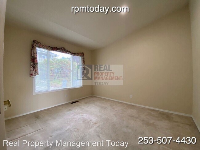 Foto del edificio - 3 br, 3 bath House - 7574 E Alki View Ct.