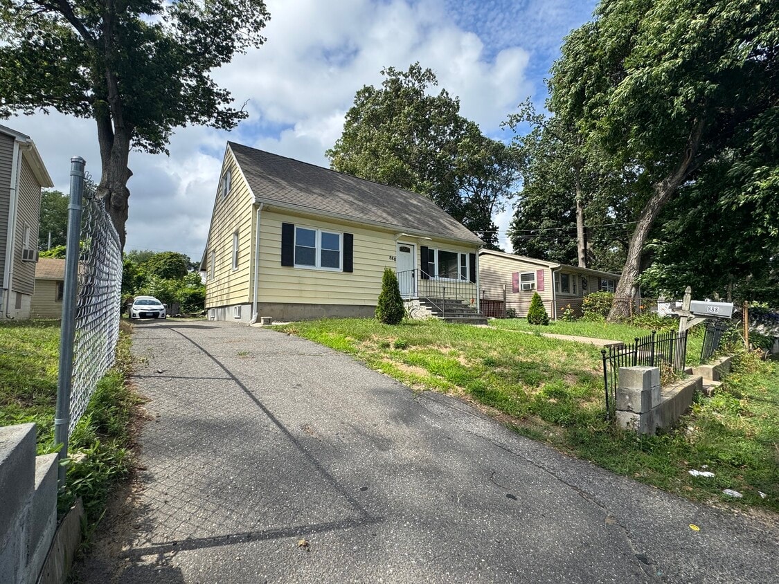 Primary Photo - 888 Platt St