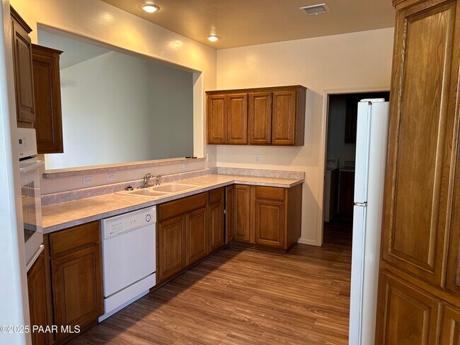 Building Photo - 2361 Sequoia Dr