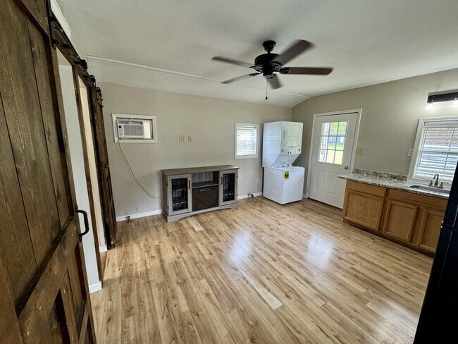 Foto del edificio - 22600 Pine RoadLot C