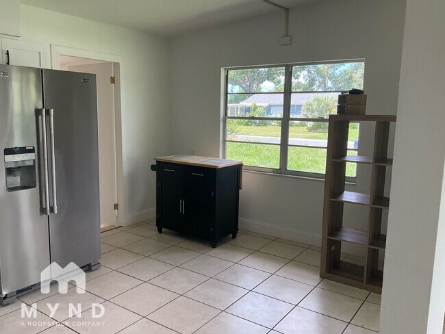 Foto del edificio - 7563 Meadowlawn Dr N