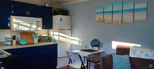 Sunny Main Room - Pacific Beach Dr - FULLY FURNISHED