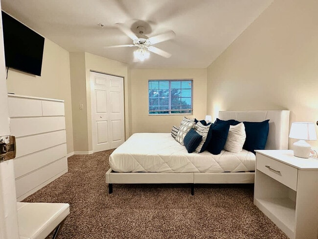 Building Photo - 631 SW 111th Ln