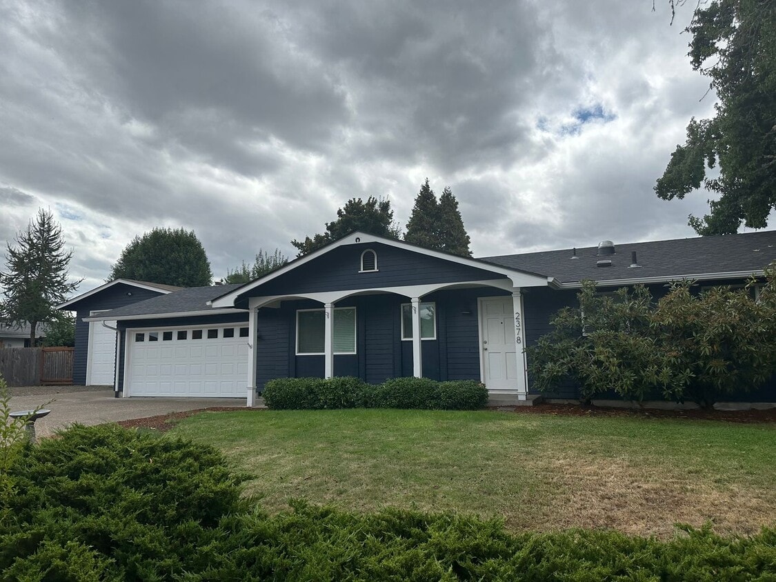 Primary Photo - Updated home in desired Springfield area!