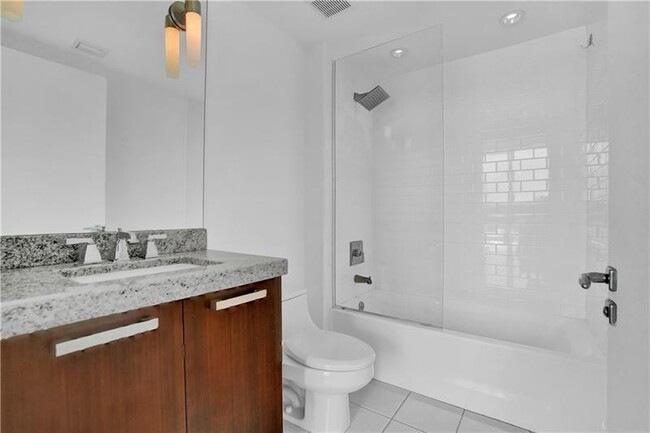 Foto del edificio - 720 NE 62nd St