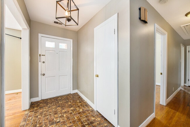 Building Photo - 1615 Culpepper Cir