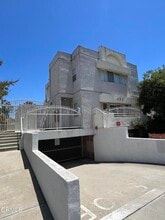 Building Photo - 336 N Chapel Ave