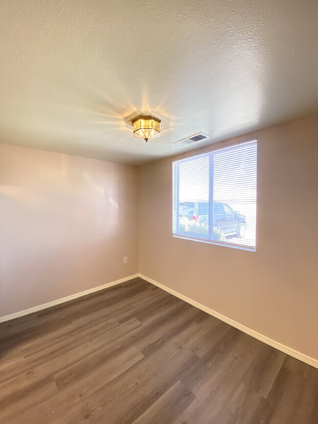 Foto del edificio - 2BR/1Bath - 4 Plex in Rio Rancho