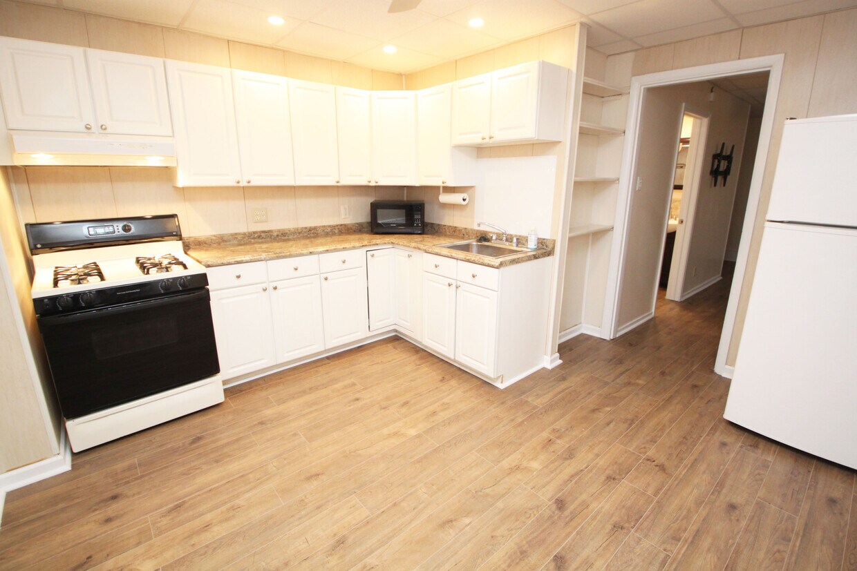 KITCHEN - 3920 Hoosac St