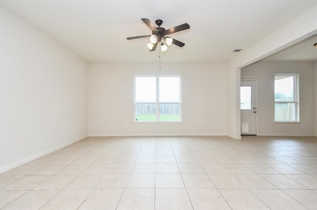 Building Photo - 21022 Echo Manor Dr