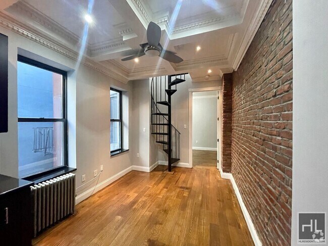 Building Photo - Prince Street Perfection - SoHo 1BR – No F...