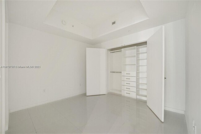 Foto del edificio - 851 NE 1st Ave