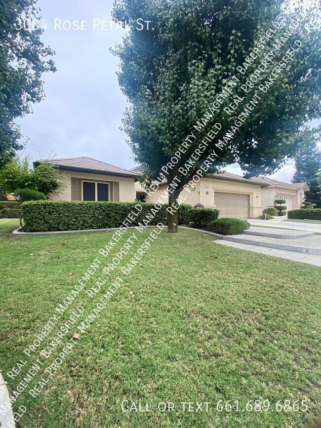 Building Photo - 3004 Rose Petal St - Gated Seven Oaks 55 a...