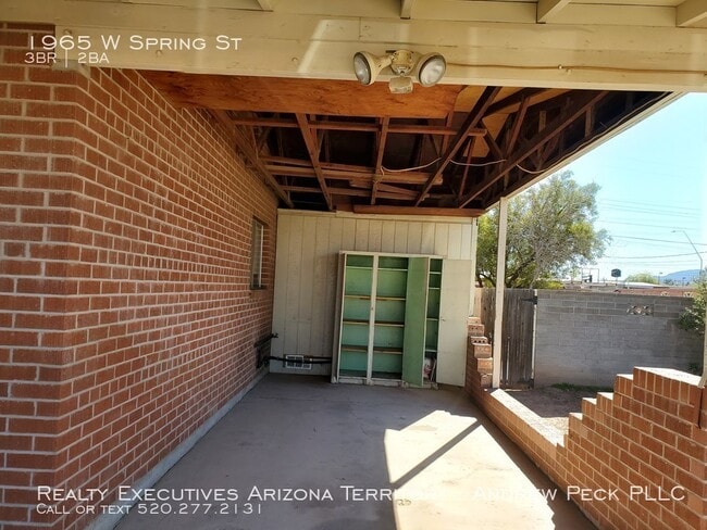 Building Photo - Grant & Silverbell Rd 3/1.5 with A/C