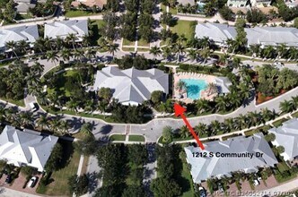 Building Photo - 1212 S Community Dr