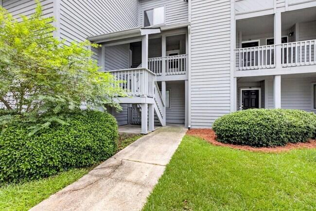 Foto del edificio - 8471 Yadkin Cir