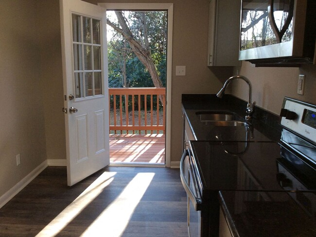 Building Photo - Coming Soon! Charming 2Bed/1Bath Triplex i...