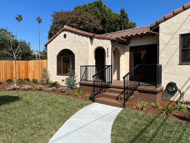 222 House - Frente - 222 N Minnesota Ave
