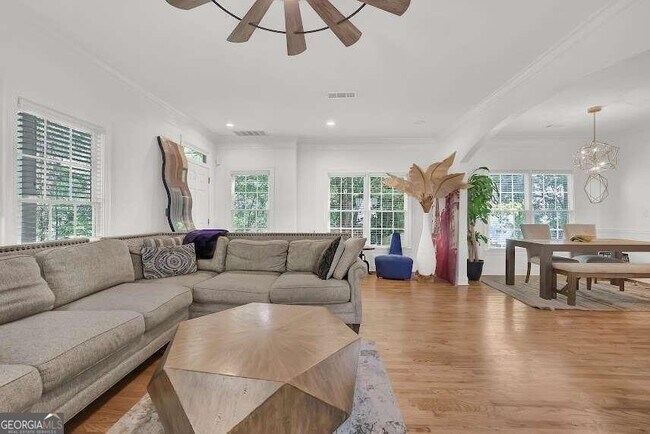 Foto del edificio - 133 Hilltop Dr SW