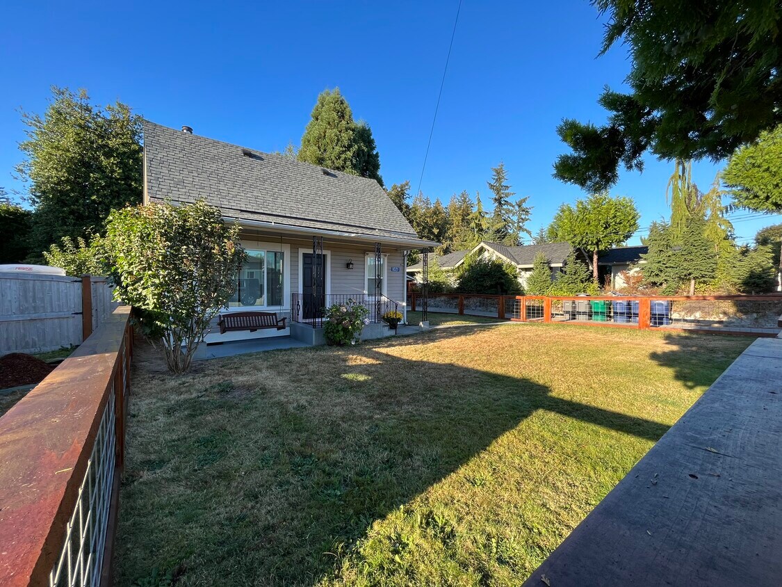 1021 E Orange Ave, Burlington, WA 98233 House Rental in Burlington