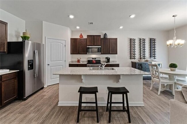 Foto del edificio - 105 Whitewood Dr
