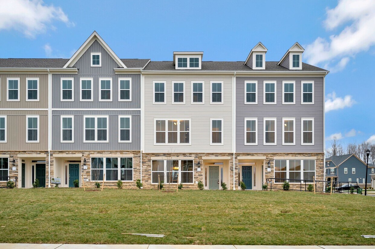 Close to everything! Skyline at Embrey Mill! Brand New Live and Work Townhomes. - Close to everything!  Skyline at Embrey Mill!  Brand New Live and Work Townhomes.