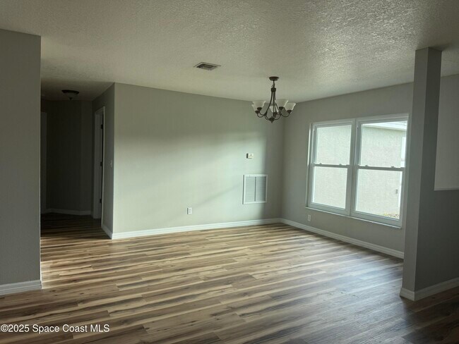 Building Photo - 1375 Weiman Rd SE