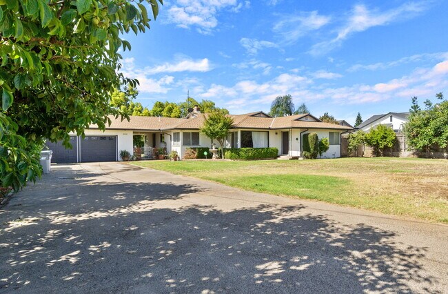 Foto del edificio - 5529 W McKinley Ave
