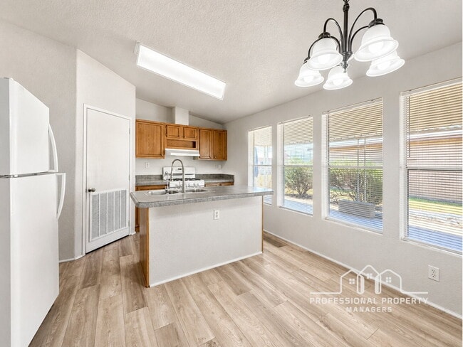 Building Photo - 3-bedroom, 2-bathroom home in West Wellton