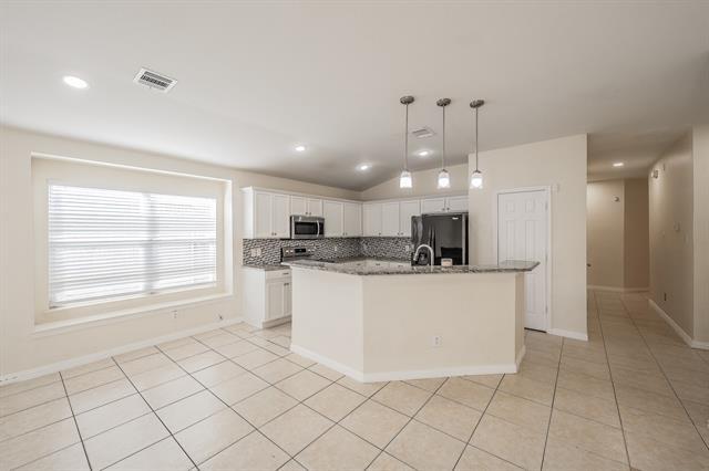 Building Photo - 8932 Sunny Hollow Dr