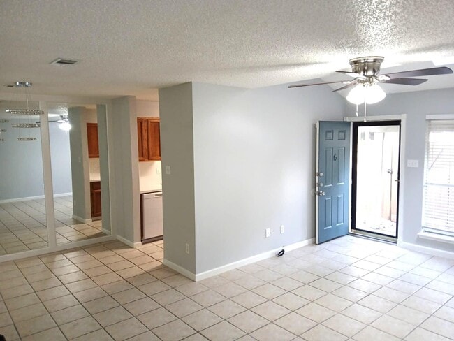 Building Photo - 2379 Briarwest Blvd