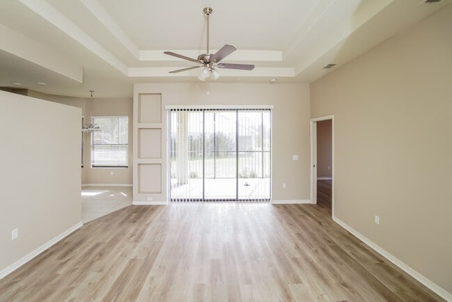 Building Photo - 6034 Beechwood Dr