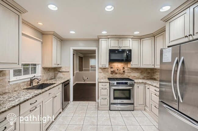 Foto del edificio - 5381 Willow Point Parkway