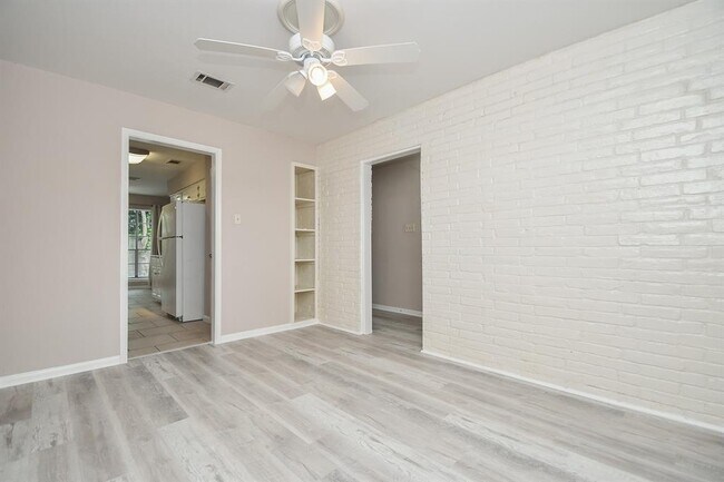 Foto del edificio - 12939 Westmere Dr