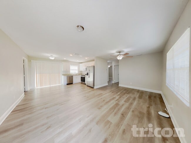 Foto del edificio - 3528 Libby Loop