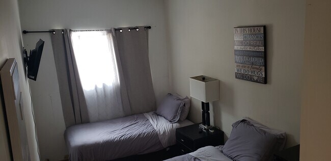 Foto del edificio - 466 S Wetherly Dr